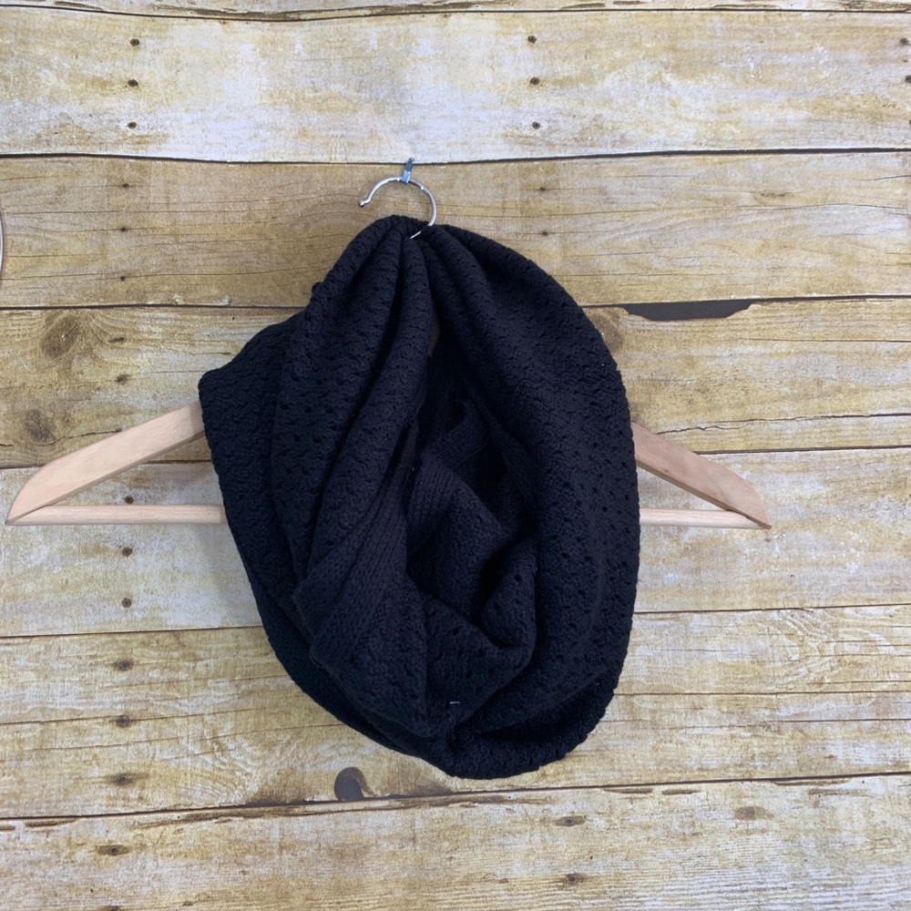 Isaac Mizrahi Live! Black Circle Scarf - Picture 1 of 4